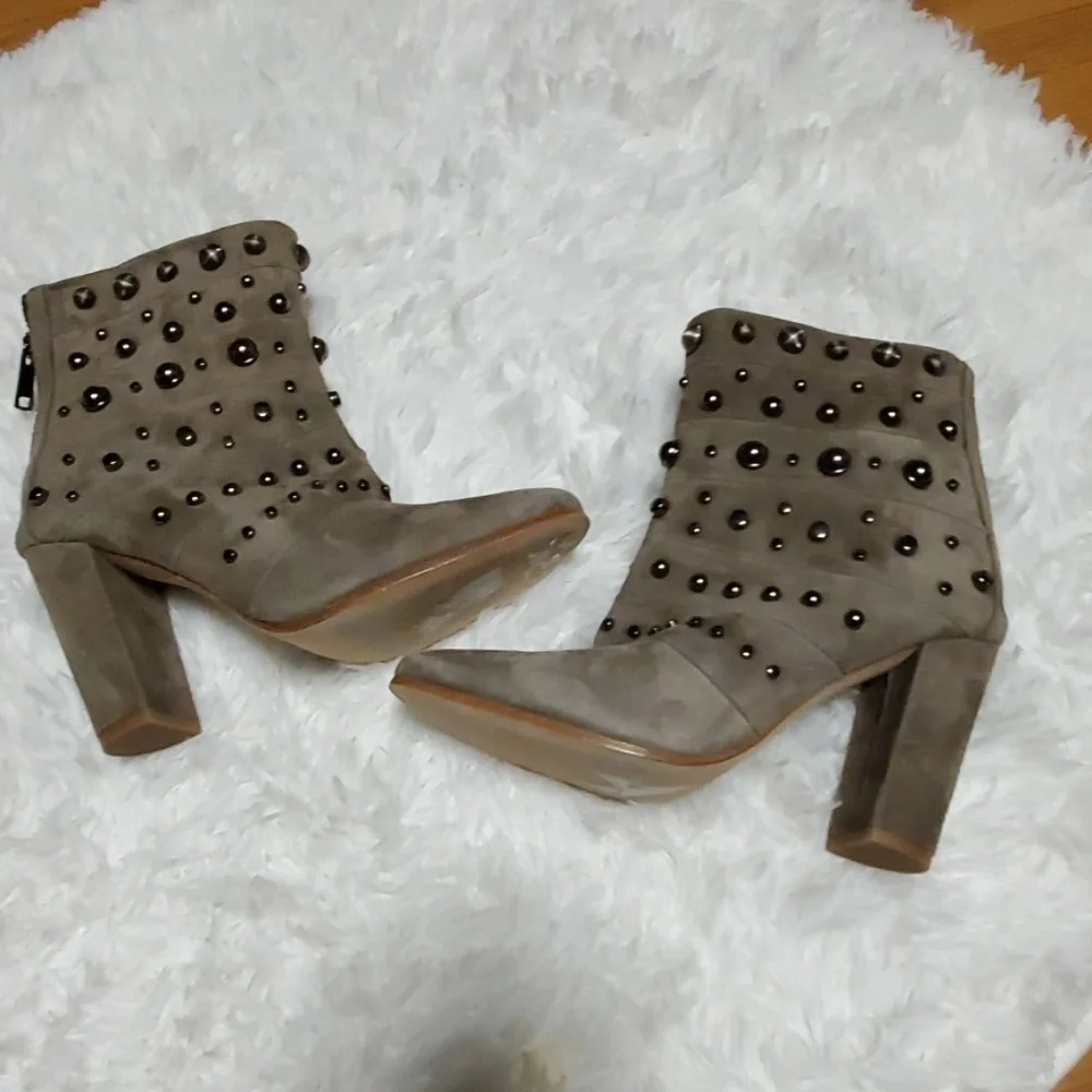 New without tags Badgley mischka kurt booties